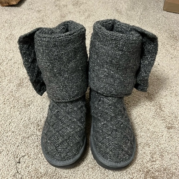 Grey Sweater Knit Uggs size 5 - Picture 1 of 6